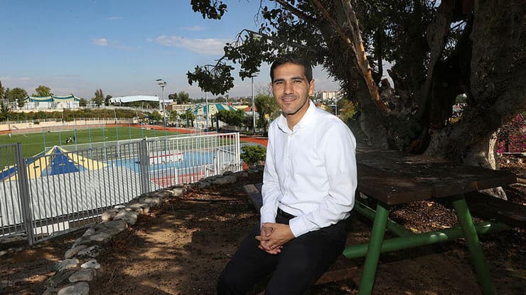 "לא נאפשר לאלימות להחליף את השיח הדמוקרטי". ראש העיר גבאי (צילום: יריב כץ) רועי גבאי ראש העיר יבנה