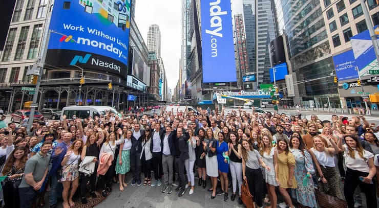 יום ההנפקה של מאנדיי בנאסד"ק, יוני 2021 (צילום: Nasdaq) חגיגת פתיחת מסחר Monday.com מאנדיי ב נסאדק