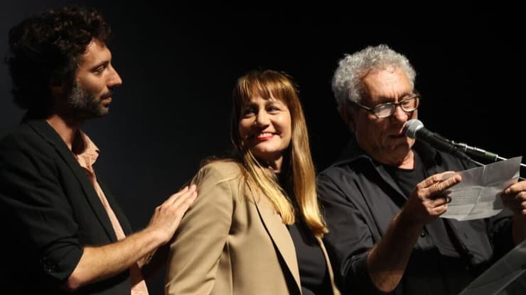 יהודה ואלון עדר מעניקים את פרס מפעל חיים בתחום המשחק למיקי קם