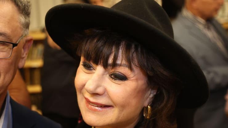 חנה לסלאו