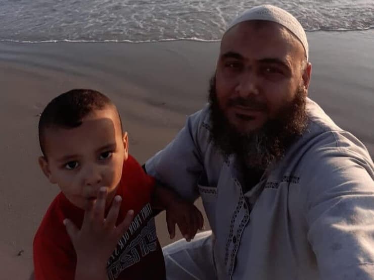 עמאר חוג'יראת עם אביו מוחמד