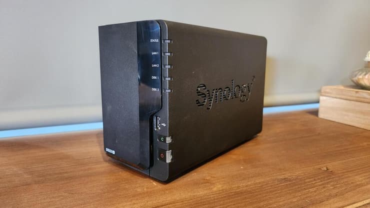 שרת NAS ביתי (צילום: רועי האן) +Synology DS220