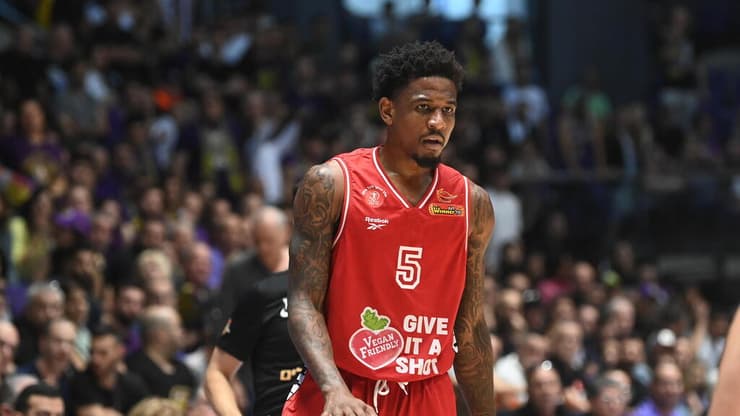 שחקן הפועל ת"א קסבייר מנפורד