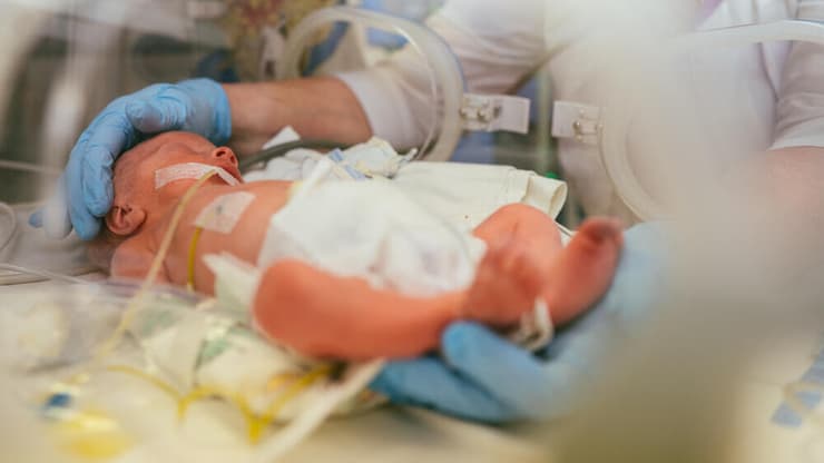 כיום - אינקובטור. בעתיד - רחם מלאכותי? (צילום: shutterstock) פג פגייה אינקובטור פגים