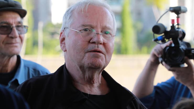 אלון אולארצ'יק בהלוויה של יצחק קלפטר (צילום: דנה קופל) אלון אולארצ'יק בהלוויה של יצחק קלפטר