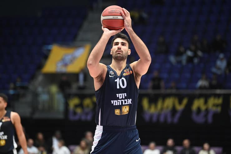 הגיע לחזק את הסגל הישראל של רעננה. נועם אביבי (צילום: יאיר שגיא ) נועם אביבי