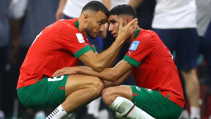 רומן סאיס שחקן נבחרת מרוקו עם אשרף חכימי