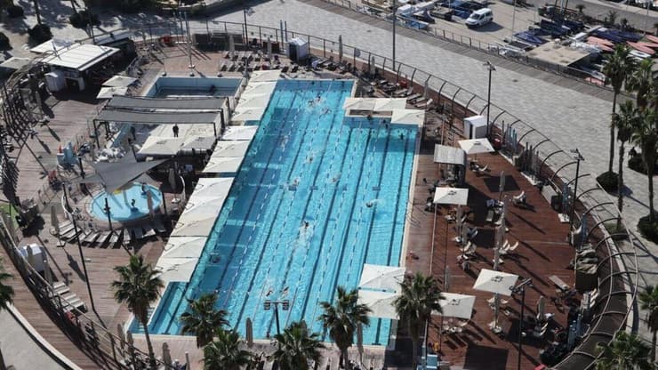 מלון הילטון, המרינה ובריכת גורדון, צולם ממלון קרלטון בתל אביב