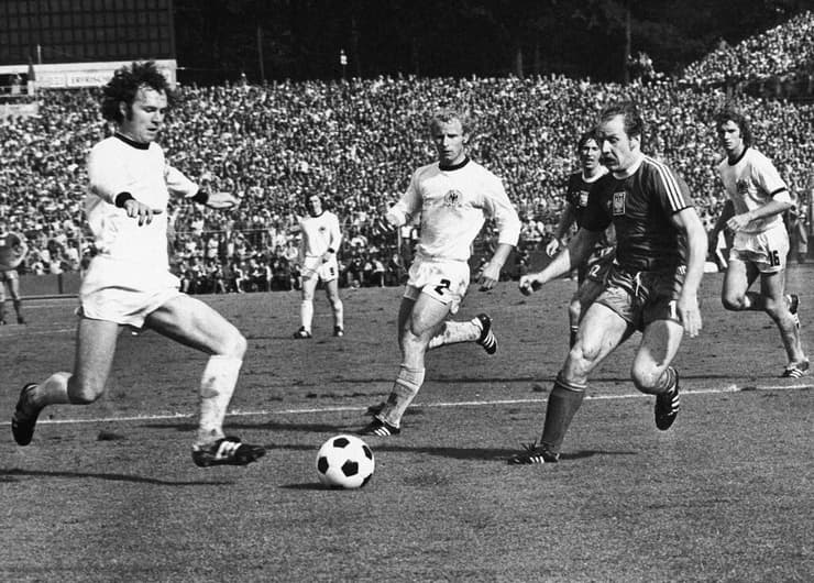 מולר יסיים את הקריירה כמוהו, בארה"ב? בקנבאואר (צילום: AP) פרנץ בקנבאואר מונדיאל 1974