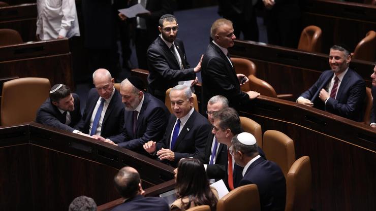 ממשלת נתניהו שינתה את כללי כהונת הוועדה הציבורית. השבעת הממשלה ה-37 (צילום: אלכס קולומויסקי) השבעת הממשלה ה-37 במליאת הכנסת