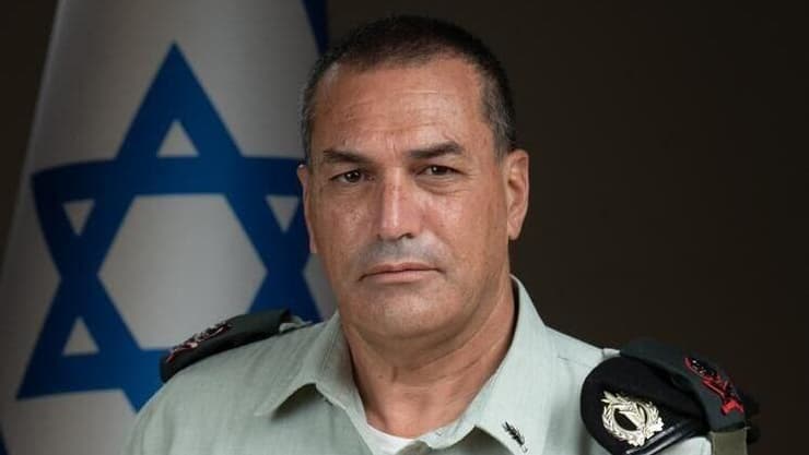 שימש כמזכירו הצבאי של נתניהו, וזכה לתמיכתו במרוץ לרמטכ"לות. האלוף במיל' זמיר האלוף במיל' אייל זמיר