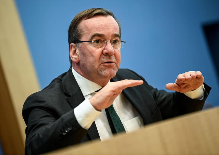 שר ההגנה הגרמני פיסטוריוס. "טרפד את הפשרה" (צילום: AFP) בוריס פיסטוריוס שר ההגנה החדש של גרמניה