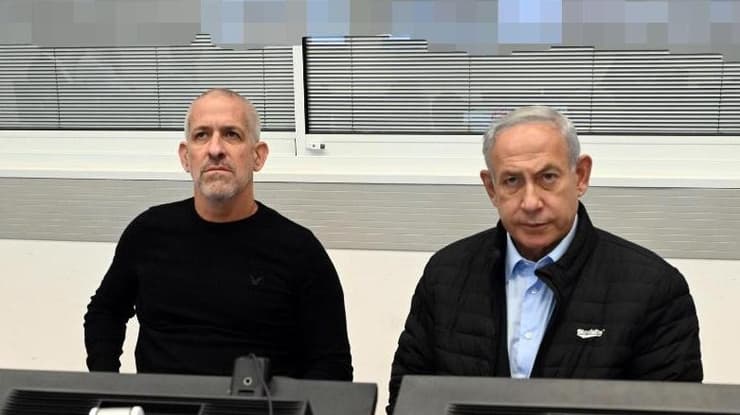 נתניהו ורונן בר. רק ועדת חקירה שתיחשף לפרוטוקלים המלאים תוכל לשפוך אור על האמת (צילום: חיים צח, לע"מ) ראש הממשלה בנימין נתניהו וראש השב"כ רונן בר בביקור במרחב שומרון של השב"כ