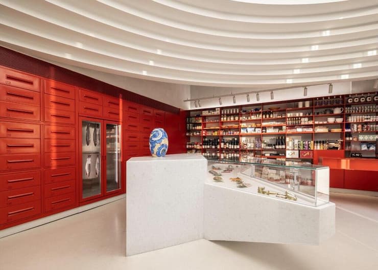 "לבשל בבית זה יקר". הסניף הרכאשון של יאמה (צילום: עמית גירון) ימה חנות דגים יובל בן נריה