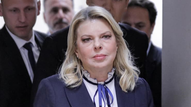 ראש הממשלה בנימין נתניהו ורעייתו שרה מגיעים לבית משפט השלום ראשון לציון