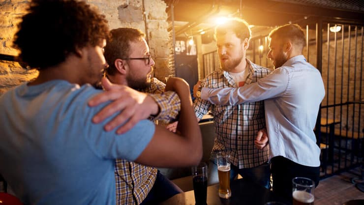 עימות, אילוסטרציה (צילום: Shutterstock ) אלימות קרב ויכוח עימות אילוסטרציה
