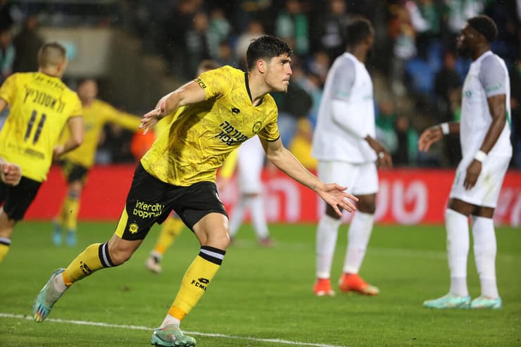 נתניה הכניסה לכיסה סכום משמעותי ממכירתו. עומרי גאנדלמן (צילום: עוז מועלם) עומרי גאנדלמן חוגג