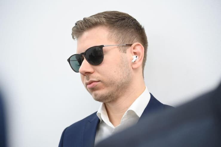 "האבא קיבל את זה מהבן". יאיר נתניהו (צילום: יאיר שגיא) יאיר נתניהו בדיון בביהמ"ש השלום כפ"ס