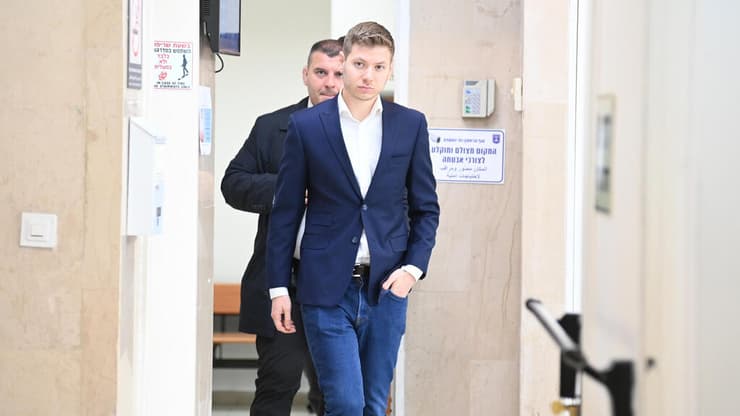 נתניהו בכתב התביעה על הפרסומים: "דברי בלע חמורים" (צילום: יאיר שגיא) יאיר נתניהו בדיון בביהמ"ש השלום כפ"ס