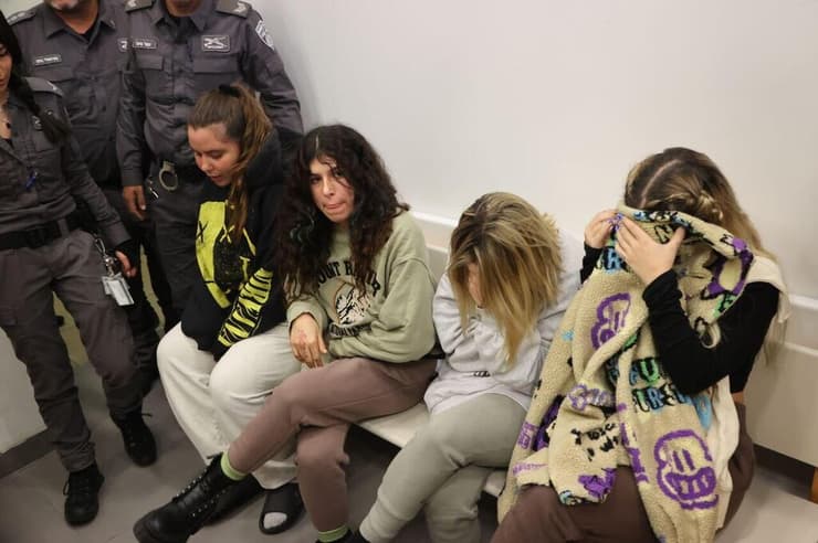 כתב אישום ל-4 הצעירות החשודות באשמת ייבוא 15 ק״ג סמים מסוג קוקאין וקטמין בפרשת ״המזוודות הוורדות״