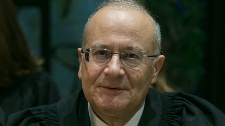 השופט אלרון. טוען שהוא המועמד הכי מתאים  