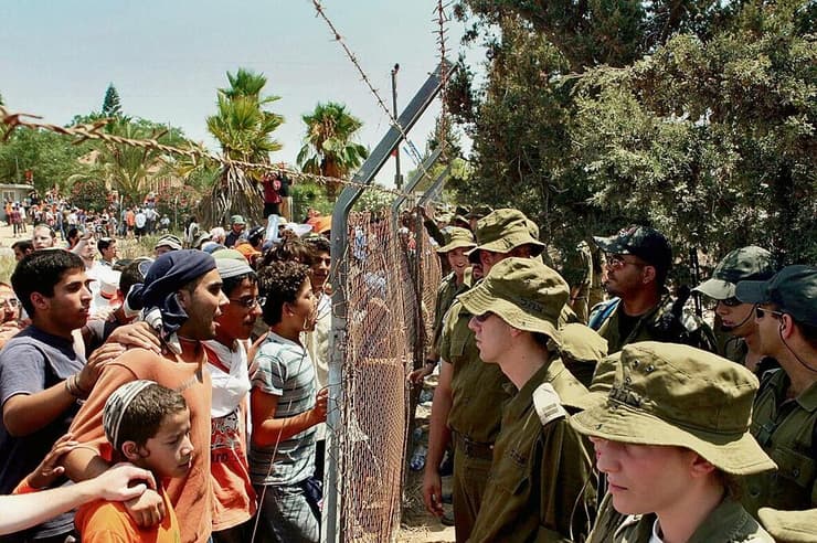 חיילים מול צעדת המחאה נגד תוכנית ההתנתקות, 2005