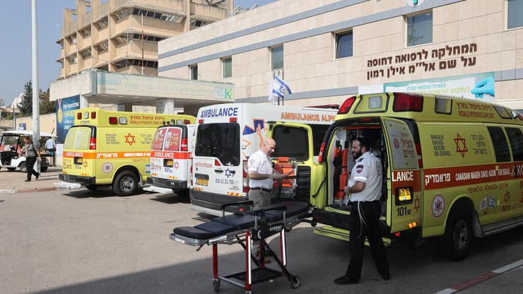 מהלימודים ברוסיה לבית החולים קפלן. ארכיון (צילום: יריב כץ) אמבלונסים חדר מיון בית חולים קפלן