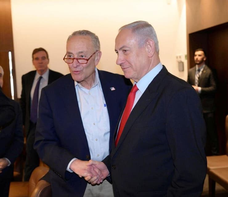 נתניהו בפגישה עם צ'אק שומר (צילום: עמוס בן גרשום / לע"מ) ראש הממשלה בנימין נתניהו בפגישה עם מנהיג רוב בסנאט האמריקאי, צ'אק שומר