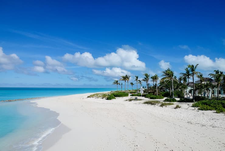 גרייס ביי ביץ' (Grace Bay Beach) שבאיי טרקס וקייקוס