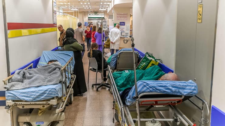 עומס בבית החולים סורוקה. ארכיון (צילום: חיים הורנשטיין) בית חולים סורוקה עומס מסדרון מסדרונות