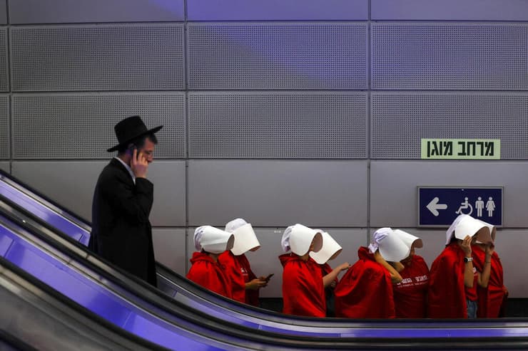 "מנסים להפוך את ישראל למדינה חשוכה". ארכיון (צילום: רויטרס) מחאה בירושלים