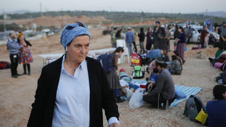 דניאלה וייס בעצרת תמיכה במאחז אביתר