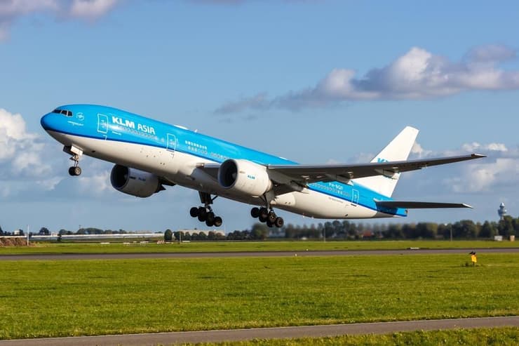 מטוס בואינג בואינג B777-200 של KLM (צילום: shutterstock) מטוס בואינג בואינג B777-200 של KLM