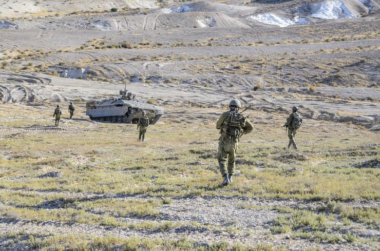 אילוס חיילים תרגיל