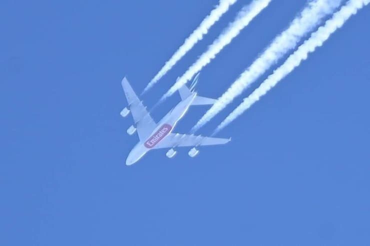 המטוסים שהשאירו שובל בשמי ישראל