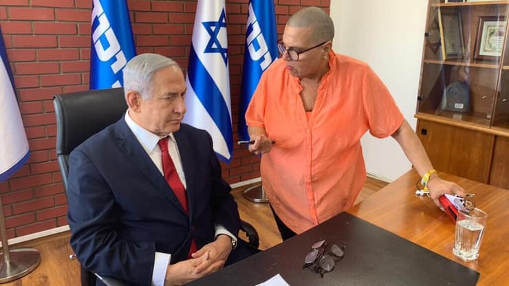 חני בליוויס ובנימין נתניהו. במשטרה לא יודעים היכן הטלפון שלה בנימין נתניהו וחני בליוויס