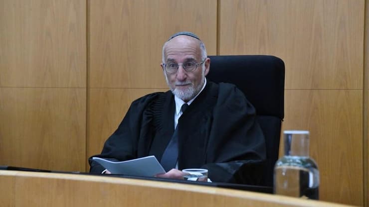 ייצא לחופשה מתפקידו וילווה את חקירת הפצ"רית? השופט בדימוס קולה (צילום: ראובן קסטרו) השופט אשר קולה