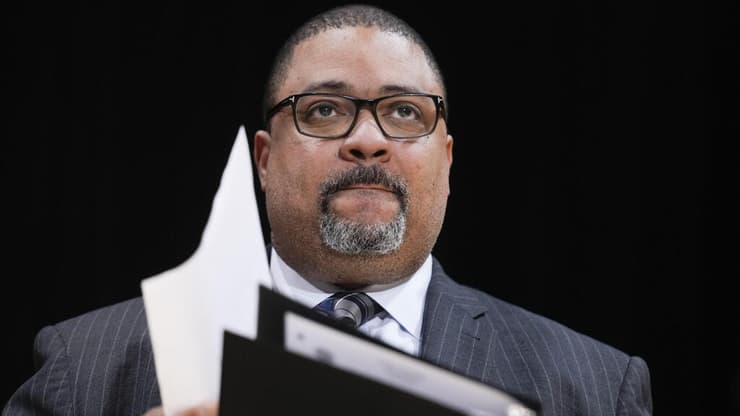 אלבין אלווין בראג התובע המחוזי של מנהטן ב ניו יורק ארה"ב שהוביל את החקירה נגד טראמפ בפרשת תשלום דמי שתיקה