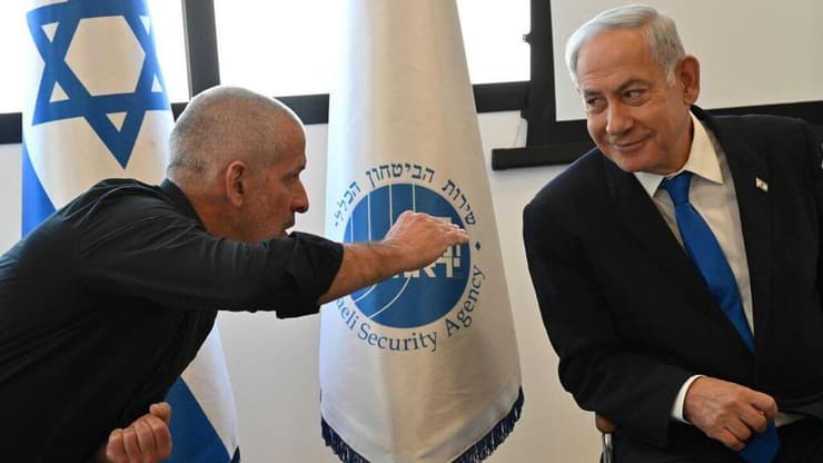 ראש הממשלה בנימין נתניהו עם ראש ה שב"כ רונן בר הרמת כוסית לרכל חג הפסח