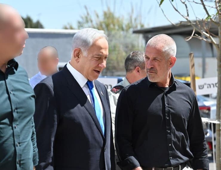 ראש הממשלה בנימין נתניהו עם ראש ה שב"כ רונן בר הרמת כוסית לרכל חג הפסח