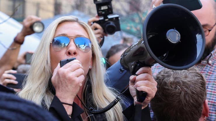 האשימה את ישראל ברצח עם - וקוראת לחשוף את מסמכי אפשטיין. טיילור גרין (צילום: רויטרס) ארה"ב בית משפט ניו יורק הסגרת דונלד טראמפ חברת בית הנבחרים מרג'ורי טיילור גרין