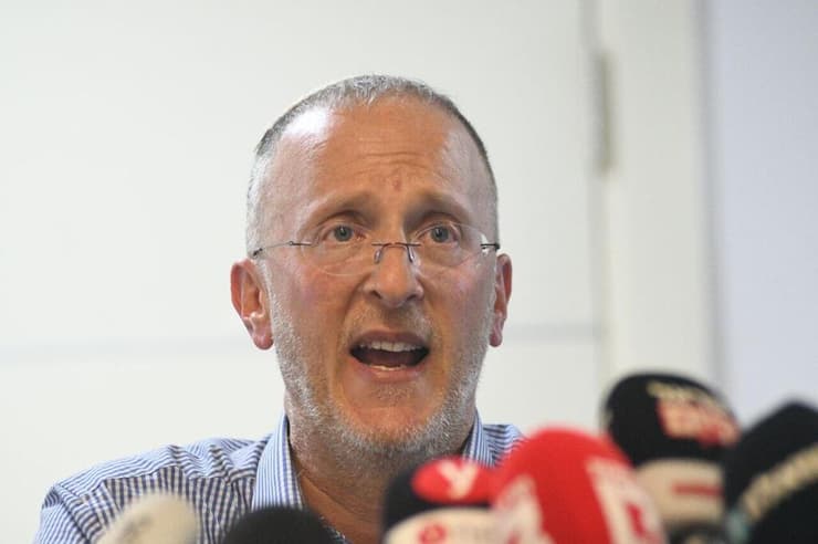 הרב ליאו די (צילום: רפי קוץ) ליאו די במסיבת עיתונאים באפרת