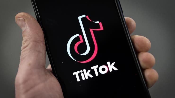 טיקטוק. הטלת המכסים החדשה משפיעה גם על המשך פעילותה של הרשת החברתית בארה"ב (צילום: Dan Kitwood, Getty Images) טיקטוק