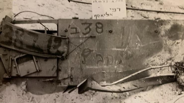 האנדרטה לזכר רב"ט רפאל אליאסף אליאסי ז"ל, שנפל בתעלת סואץ במלחמת כיפור אנדרטה רפאל אליאסי אליאסף זיו מלחמת יום הכיפורים תעלת סואץ