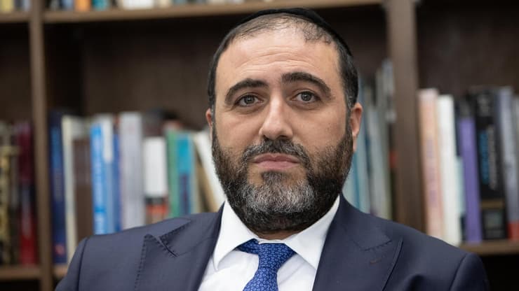 השר ארבל. "ההחלטה על הבחירות מנותקת" (צילום: אלכס קולומויסקי) משה ארבל שר הפנים ושר הבריאות