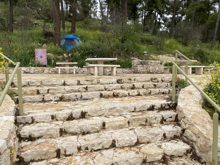 מתאים ללינה במסע של 3 ימים. חניון הפיתול