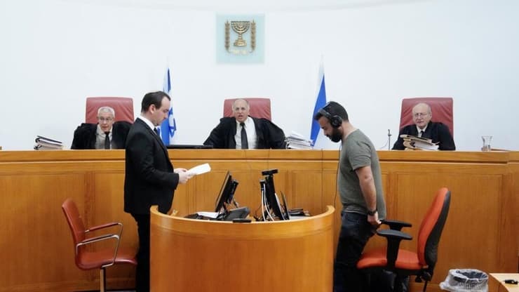 דיון בהתנגדות לצו על תנאי בתיק חאן אל-אחמר בבג"ץ, אפריל 2023 (צילום: שלו שלום) דיון בהתנגדות לצו על תנאי בתיק חאן אל אחמר בבג"צ