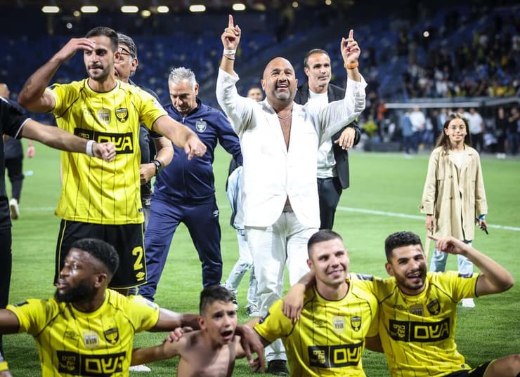 התמונה הזו תשוחזר גם השנה? אברמוב חוגג ב-2023 (צילום: עוז מועלם) מכבי ת"א בית"ר ירושלים חצי גמר הגביע אברמוב והשחקנים