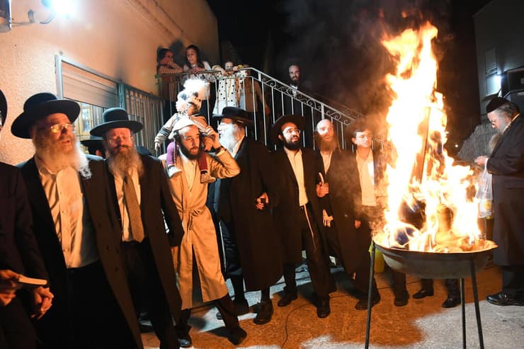 ריקודים סביב האש