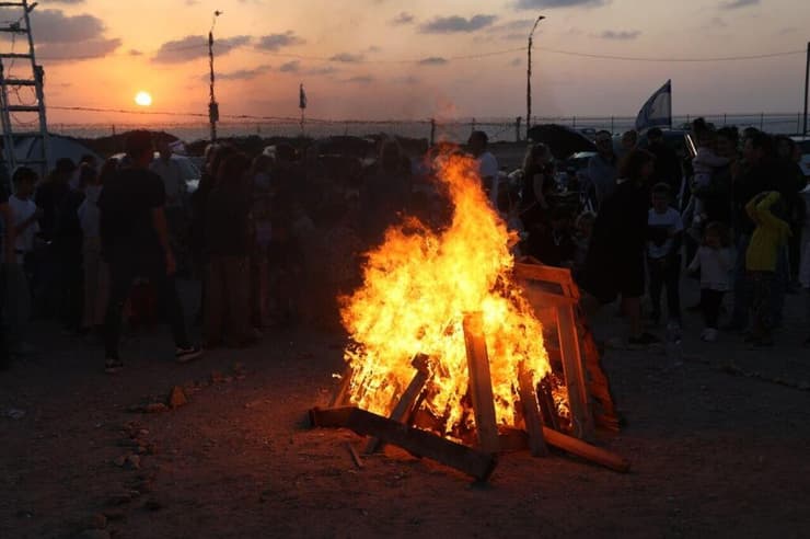 ל"ג בעומר בתל אביב, לפני שנתיים. מדורות? רק באזורים שהוכשרו לכך (צילום: מוטי קמחי) חגיגות ל"ג בעומר בתל אביב